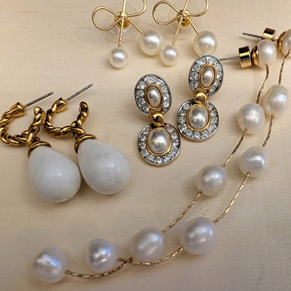 Elegant Gold and Pearl Earrings Set